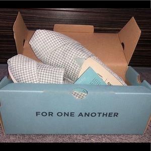 baby blue mini houndstooth toms